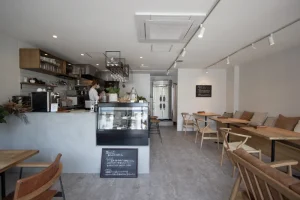 ドマーニインテリア｜14坪の小さな店内には、心地よく過ごしていただくための工夫が盛りだくさん